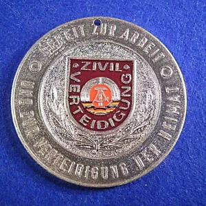 01 352 Medal Civil Defence, Performance Comparison Formations of the ZV of the - Picture 1 of 2