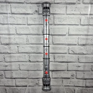 Star Wars Darth Maul Double Bladed Lightsaber 62" Flick Out Hasbro 2011 Red Dual - Picture 1 of 24