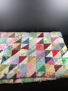 1940’s Patchwork Quilt Hand Tied 83 x 62 Triangle Pattern Lovely Vintage Cloth  - Picture 1 of 10