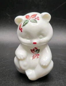 Fenton Glasbär Weihnachten Poinsetta auf Milchglas Figur handbemalt P... - Bild 1 von 8