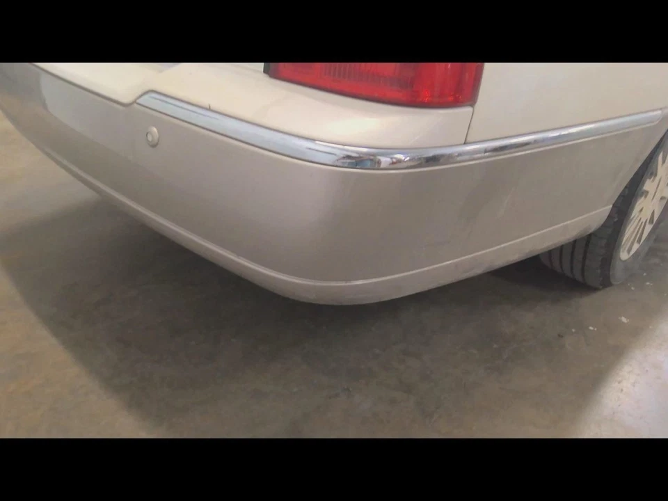 (LOCAL PICKUP ONLY) Rear Bumper With Park Assist Fits 03-05 LINCOLN & TOWN CAR 7 - Imagem 1 de 3