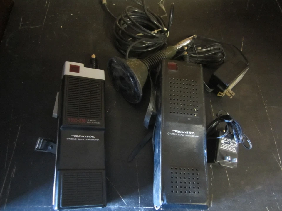 2 REALISTIC TRC-210 5watt 40chan CB 9 TRANSISTOR CB TRANSCEIVER UNTESTED - Image 1 of 4