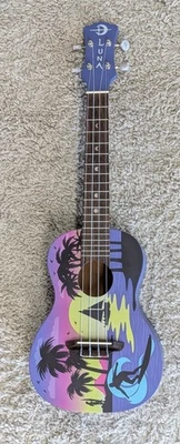 Ukelele Soprano Verano Luna Kauwela Talla con Gráficos Personalizados - Prototipo Foto 1 de 4