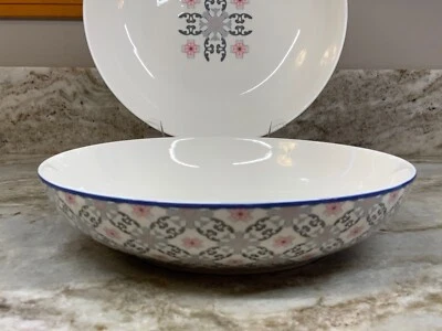 Cuencos grandes para pasta. Diseños abstractos coloridos. Juego de 2 que elijas. 8,5 pulgadas. Nuevo Foto 1 de 4