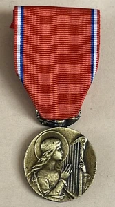 Médaille ou décoration. Fédération des sociétés Musicales. Signée F. Rasumny - Imagen 1 de 2