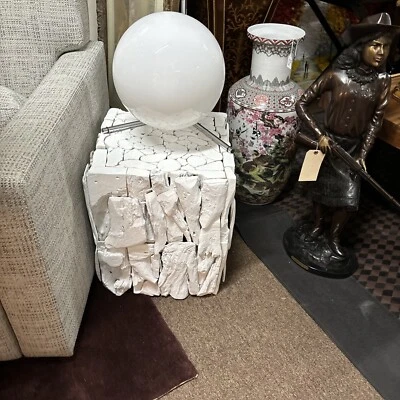 Cubo agrupador de madera de teca de raíz de teca Uttermost en acabado encalado Foto 1 de 4