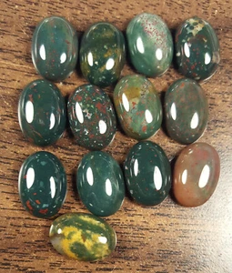 Bloodstone 14 x 10 mm Oval. - Picture 1 of 1
