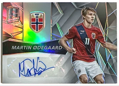 2016-17 Panini Spectra Martin Odegaard Auto 44/199 Silver Prizm Norway Arsenal - Image 1 of 4