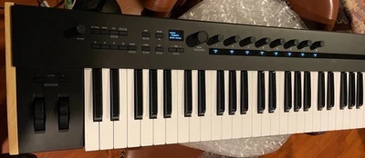 Korg Keystage Midi Keyboard Controller mit polyphonem Aftertouch 49 Tasten offen b - Bild 1 von 4