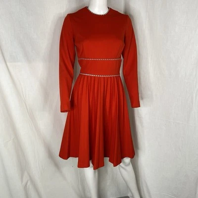 Vestido Jennifer Dallas Rojo Manga Larga Plisado Hasta la Rodilla Años 60 70 S/M GoGo MOD Foto 1 de 4