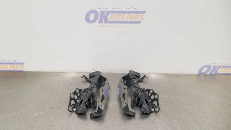 19 MERCEDES BENZ AMG C63 W205 HOOD HINGE SET PAIR - Image 1 of 4