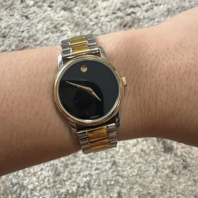 Reloj clásico para mujer Movado Museum Foto 1 de 4