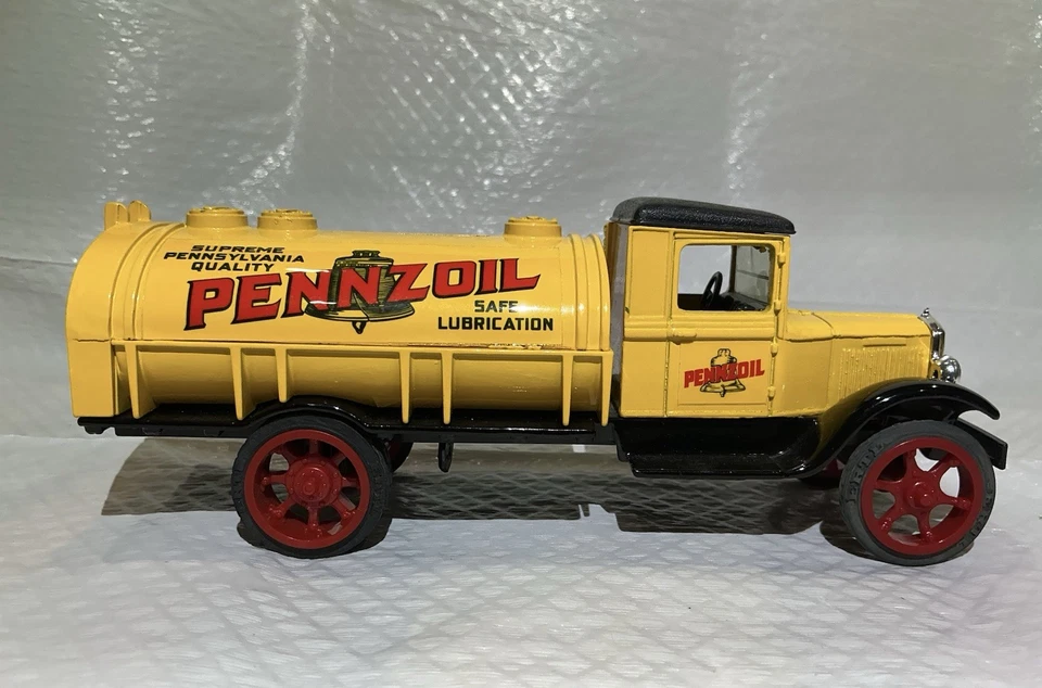 Ertl Pennzoil 1931 Hawkeye Tanker Bank 1/34 Scale Diecast - Image 1 of 4