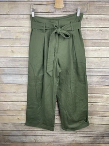 Baumwolle Größe 4 neu mit Etikett Paperbag Chinohose plissiert kurz geschnitten weites Bein olivgrün Hose  - Bild 1 von 10