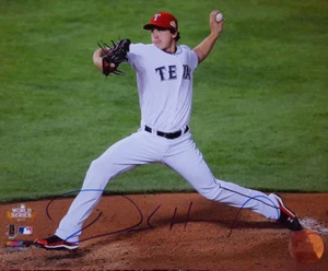 DEREK HOLLAND autographed 2011 WORLD SERIES 8x10 PHOTO w/ PROOF - Picture 1 of 1