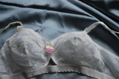 Vintage Triumph Perlon Nylon Lace Bags? bra collectors lovers 70 B bra - Image 1 of 4