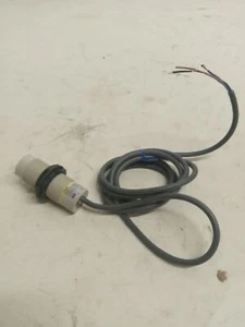 Interruptor de proximidad Omron E2K-X15Me1 - Imagen 1 de 4