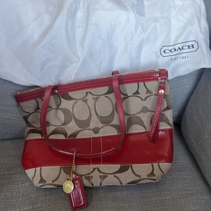 Coach Signature Damenhandtasche khaki und rot Lack 12429 neu mit Tasche - Bild 1 von 9