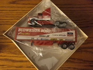 Winross 1:64 Budweiser Boss Ford Aeromax Semi Tractor Trailer Diecast - Bild 1 von 1