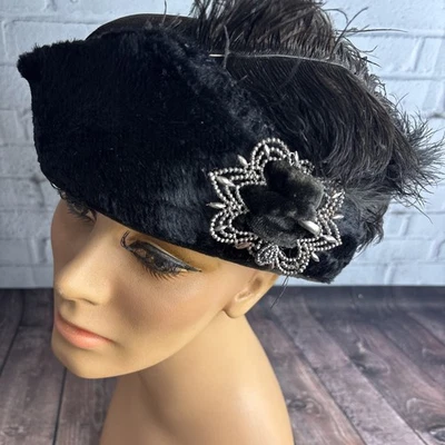 Antiguo sombrero victoriano de terciopelo negro con plumas ciruelas Foto 1 de 4