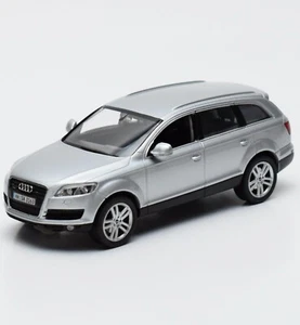 Schuco Audi Q7 4.2 SUV in silber lackiert, 1:43 , K39/07 - Picture 1 of 3
