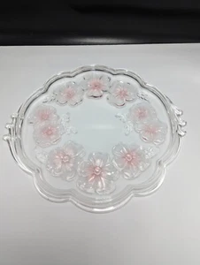 Plato de pastel Studio Nova 12" flores rosadas de cristal con bordes festoneados vintage - Imagen 1 de 3