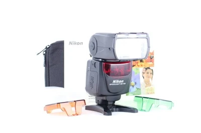 Nikon SB-700 Speedlight Flash with Accessories Near Mint Condition JAPAN - Image 1 of 4