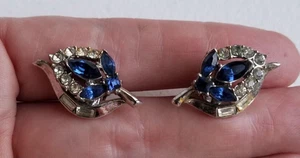 Corona TRIFARI Alfred Philippe Trifanio Azul Cobalto Floral Clip Pendientes 1950 - Imagen 1 de 4