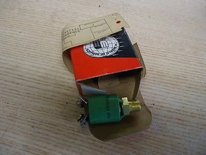 30-3347133 Xref to 30-3414434 White tractor Oil pressure switch, sending unit - Picture 1 of 3