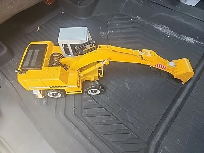 BRUDER 912 LIEBHERR BACKHOE EXCAVATOR DIGGER POWER SHOVEL GERMANY - Image 1 of 4