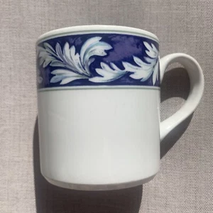 Wedgwood Vintage 1991 "Laurel" weiß blau 3,5" Kaffeetasse RAR & EINGESTELLT - Bild 1 von 9