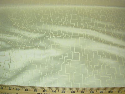 10 码~MILLCREEK~MODERN GEOMETRIC SHINE 刺绣上装面料,适合更少 — 第 1/4 张图片