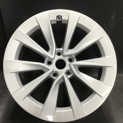 Llanta Tesla Model 3 96231/190220 2017-2023 19 x 8-1/2 10 radios 104422400A Foto 1 de 4