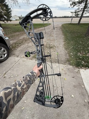 Bowtech SS34, RH, 26-31,5 pulgadas DL, 60 lb DW, gris humo Foto 1 de 4