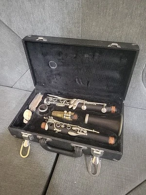 Vintage Conn 424N Wood Large Bore Clarinet is great for Jazz/other - Image 1 of 4