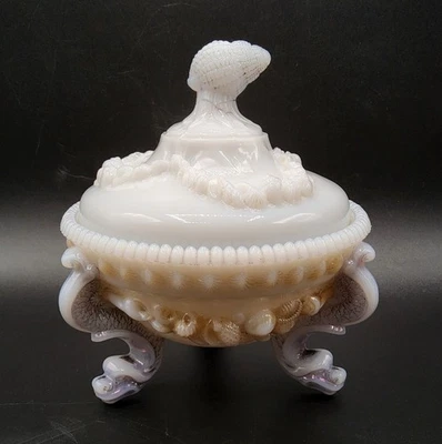 Bonbonnière pot à sucre opaline de foire décor coquillages dauphins début XXème - Photo 1/4