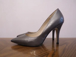 PELLE MODA Pewter Patent Leather Pointed Toe High Heel Pump Shoes Size 8M - Picture 1 of 4
