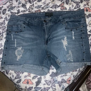Pantalones Cortos de Jean Forever 21 Plus Talla 18 Tachonados Deshilachados! - Imagen 1 de 7