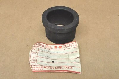 Amortiguador de goma de montaje de luz de cabeza NOS Kawasaki KDX250 KDX400 KDX420 KDX450 KLT250 Foto 1 de 4