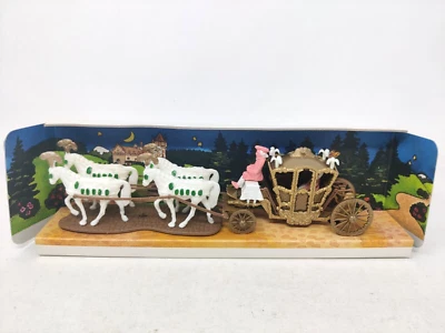 Carrosse de cendrillon du film The slipper and the Rose - Dinky Toys 111 - Photo 1/4