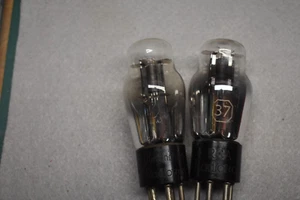 Tipo 37 RCA Radiotron Receptor de Audio Preamplificador Tubos de Vacío Par Probado - Imagen 1 de 6