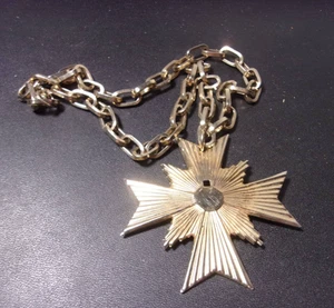 Vintage Large Cross Pendant Necklace Medalian Gold Tone Jewelry - Picture 1 of 7