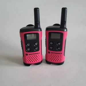 2x Motorola Talkabout T100TP - Two Way Radio 22 Channel Walkie Tested READ - Picture 1 of 8