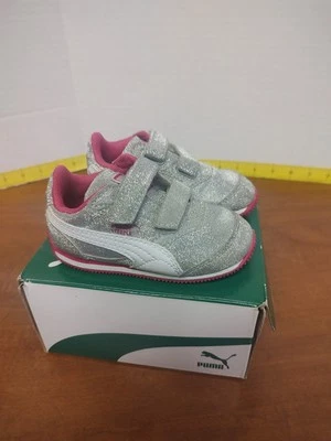 Zapatillas deportivas PUMA Steeple plateadas brillantes glamurosas niñas pequeñas talla 4 Foto 1 de 4