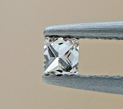 tiny natural diamond 0.070ct intense yellow sparkling princess brilliant cut gif - Image 1 of 4