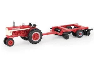 1:64 Farmall 460 with Disk - Picture 1 of 1