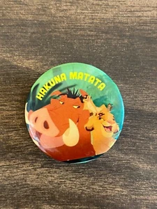 Disney Lion King "Hakuna Matata" Pumbaa Timon Pin Pinback Button WDB0829 - Picture 1 of 2