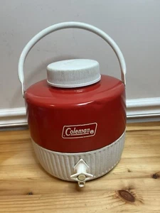 Vintage Coleman Red White 1 Gal Water Insulated Cooler Jug Steel Plastic Cup USA - Picture 1 of 16