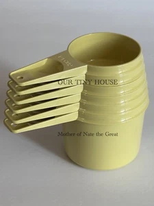 New Vintage Tupperware Measuring Cups Set 6 Flat Harvest Gold Yellow Retro NOS - Picture 1 of 6