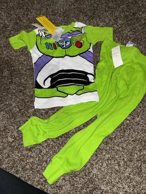 Nuevo con etiquetas Pijama de manga corta verde Toy Story Buzz Lightyear para niños talla 4 Disney Foto 1 de 2